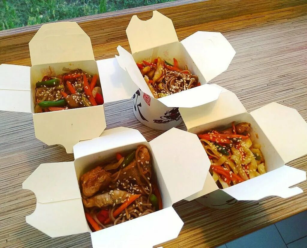 Китайская лапша Wok в коробочках. Китайская лапша вок & Box. Вок удон. Китайская еда в коробке.