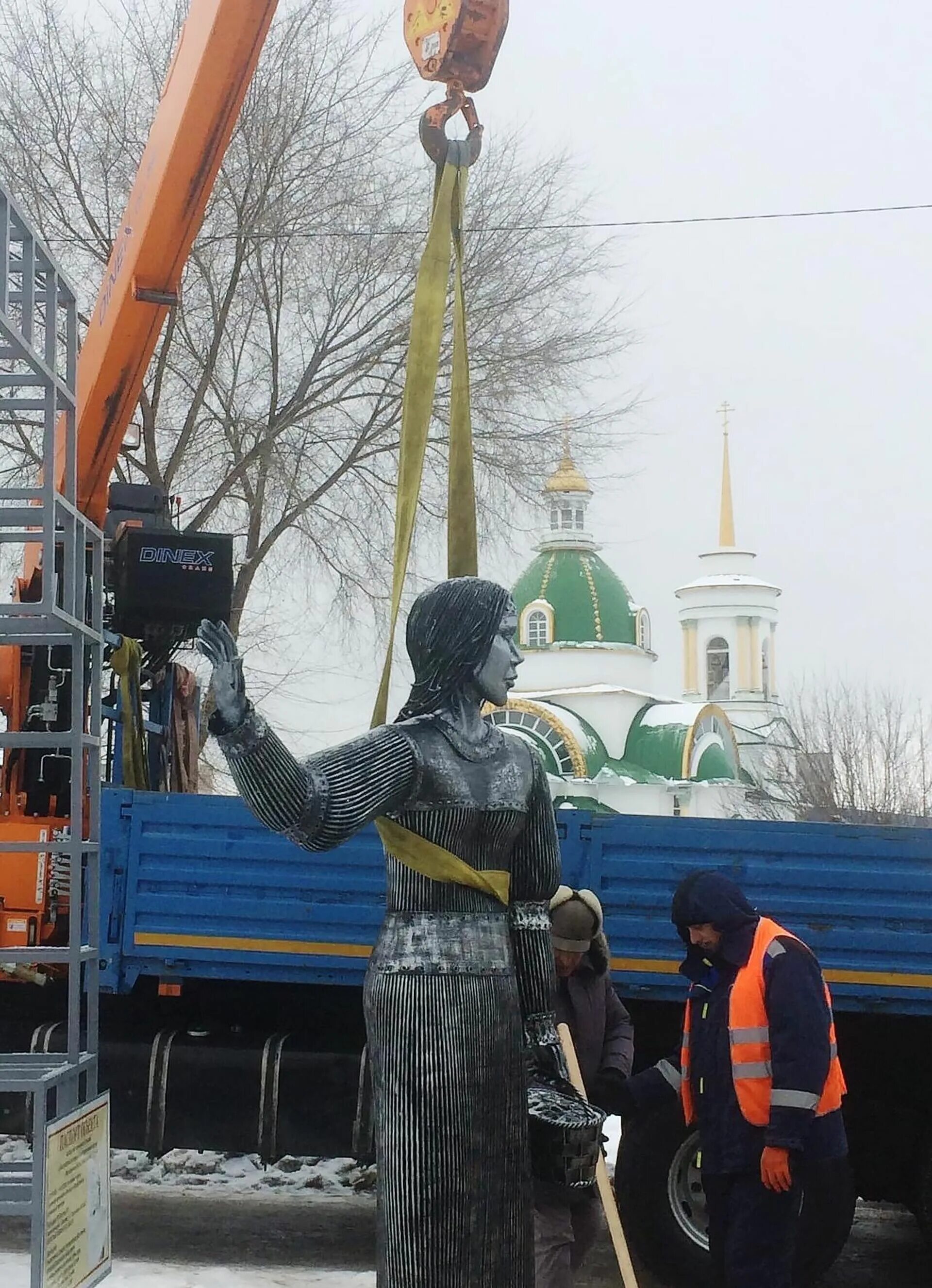 Статуя аленки. Памятник аленушке в воронеже. Аленушка скульптура аленушка нововоронеж. Новоаленовка. Новоаленовка.