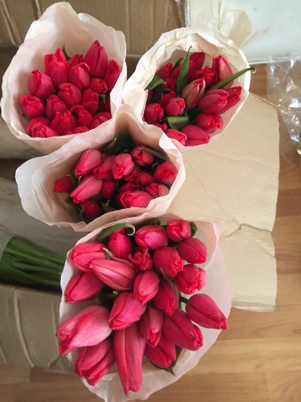 Голландские тюльпаны подарок. Цветы в глицерине. Букет тюльпанов в вазе. Свежие тюльпаны. Как сохранить тюльпаны свежими.