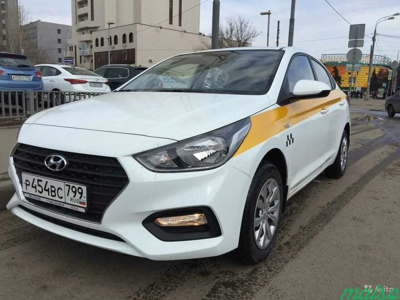 Hyundai Solaris 2018 такси. Hyundai Solaris 2017 такси. Hyundai Solaris taksi белый. Белый Хендай Солярис такси.