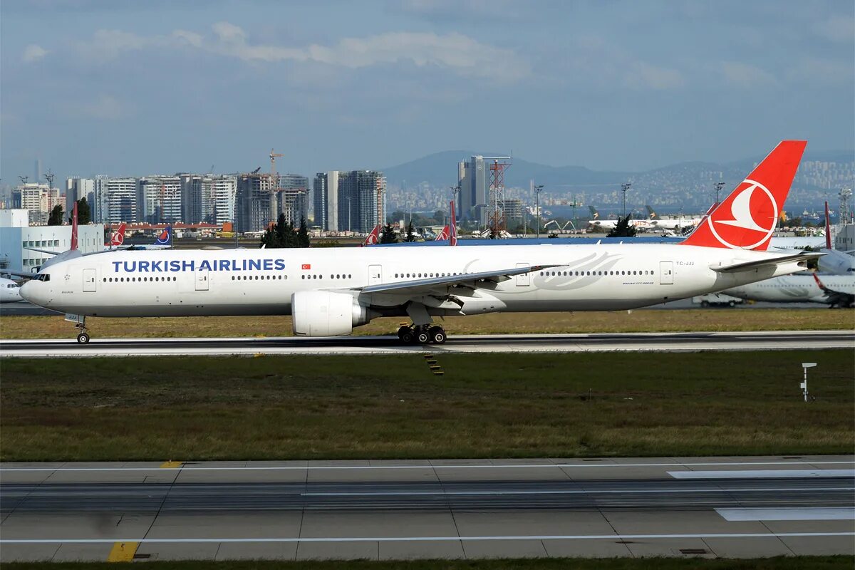 Туркиш эйрлайнс отзывы. B777 Turkish Airlines. B777-300er Туркиш Эйрлайнс. Боинг 777 Туркиш. Boeing 777-300er Turkish Airlines.