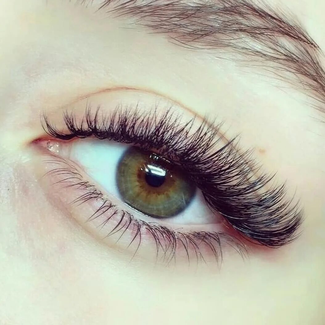 наращивание ресниц щелковская. модные ресницы 2022. красивые ресницы. красные ресницы. поресничное наращивание.