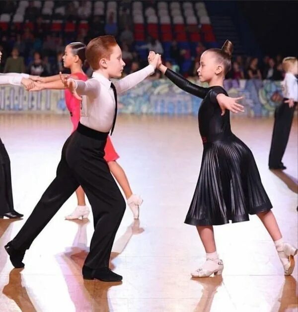 Танцы профсоюзная. Титул спортивные бальные танцы. Школа танцев профсоюзная 56. Ramalama sytycd. Титул танцы.