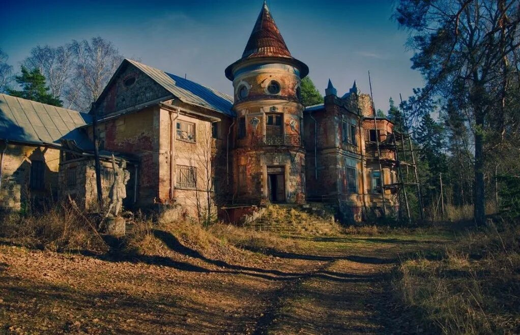 старая комната. старая комната. старые места приснились. заброшенная комната. ирландия заброшенный особняк.