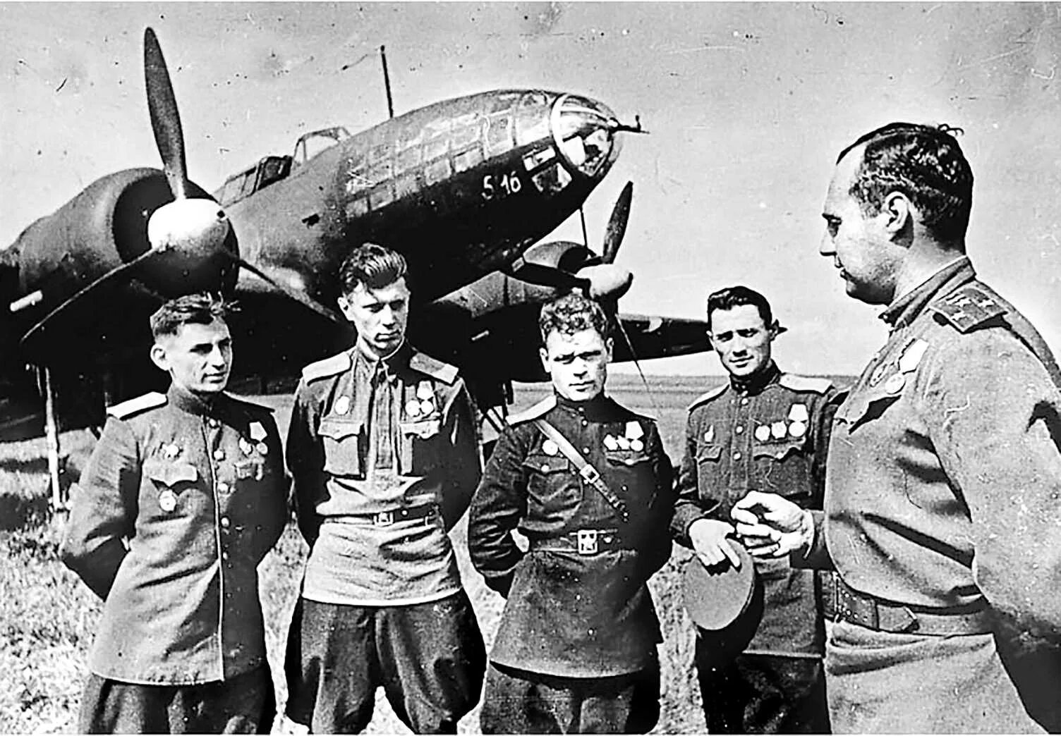 Список советских летчиков. Бычков семён трофимович герой советского союза. Военные летчики в вов 1941-1945. Летчик истребитель герой советского союза. Список советских летчиков.