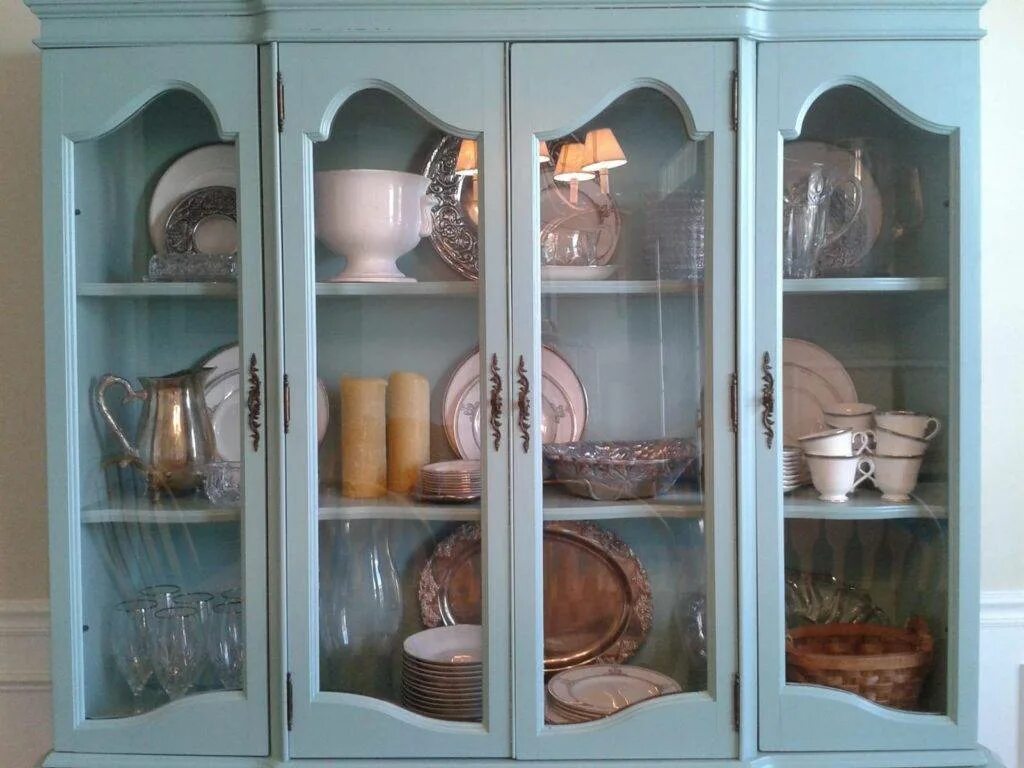 Полка для посуды в столовую. Шкаф для посуды  витрина taylor. cabinet  showcase by metner. шкаф посудный karma 140. тарелки в серванте.