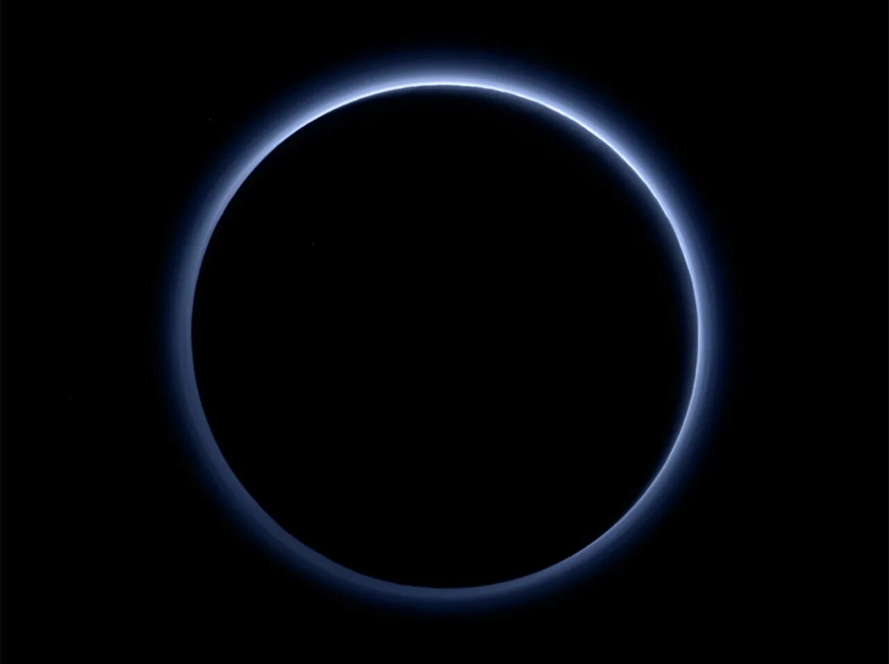 Затмение солнца Плутоном. Затмение Плутона. Круг на черном фоне. Черный фон с кругом.