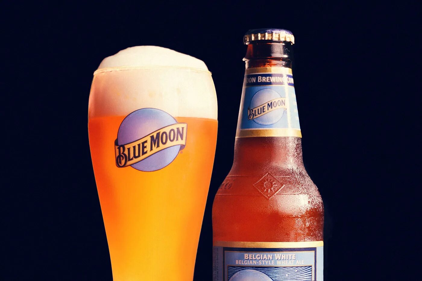 Пиво мун. Блю Мун пиво. Blue Moon Belgian White. Пиво Blue Moon 0.33. Американское пиво Blue Moon.