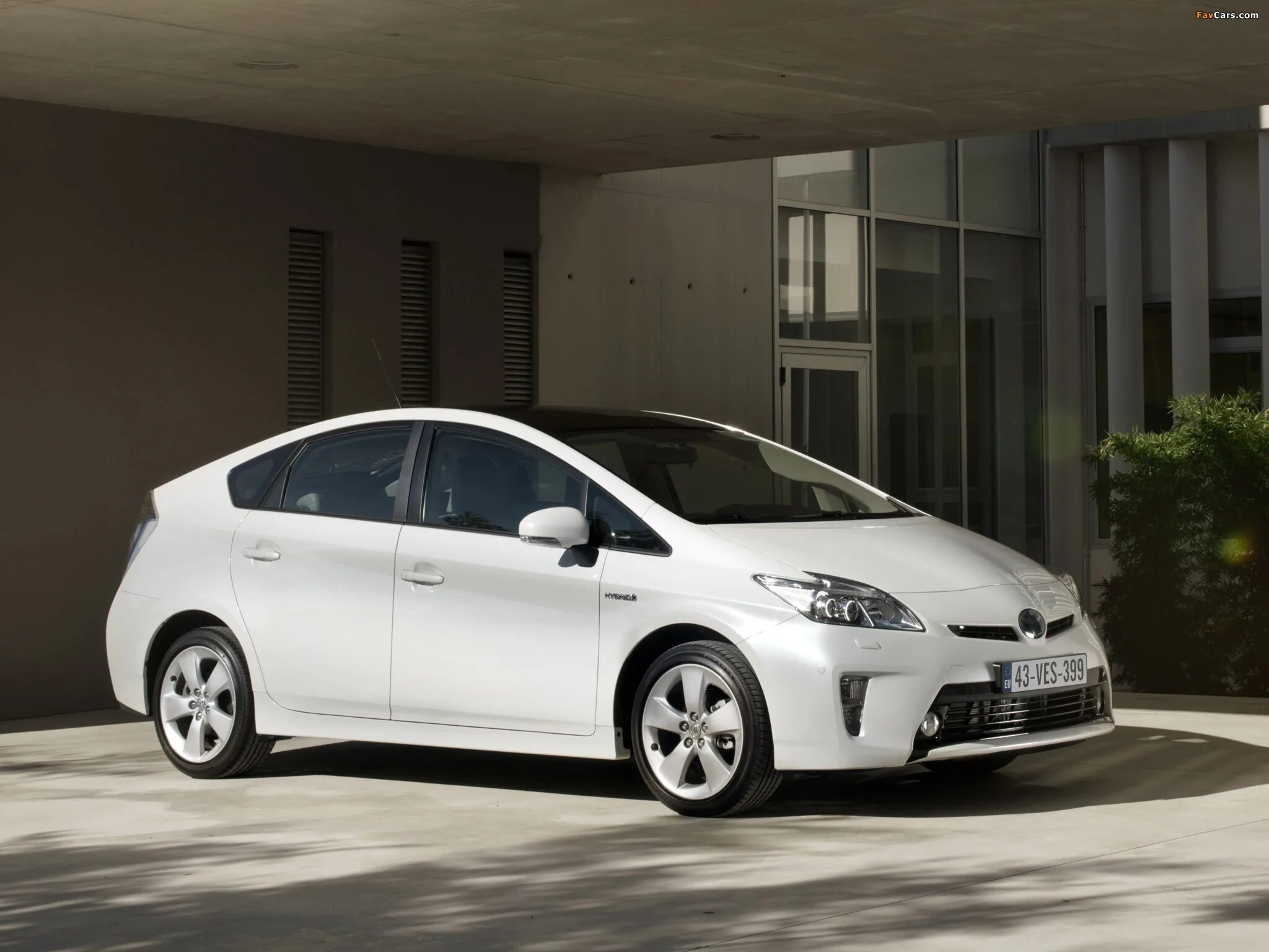 Приус 2015 года. Toyota Prius zvw30. Toyota Prius 2011. Toyota Prius xw30. Toyota Prius 2012.