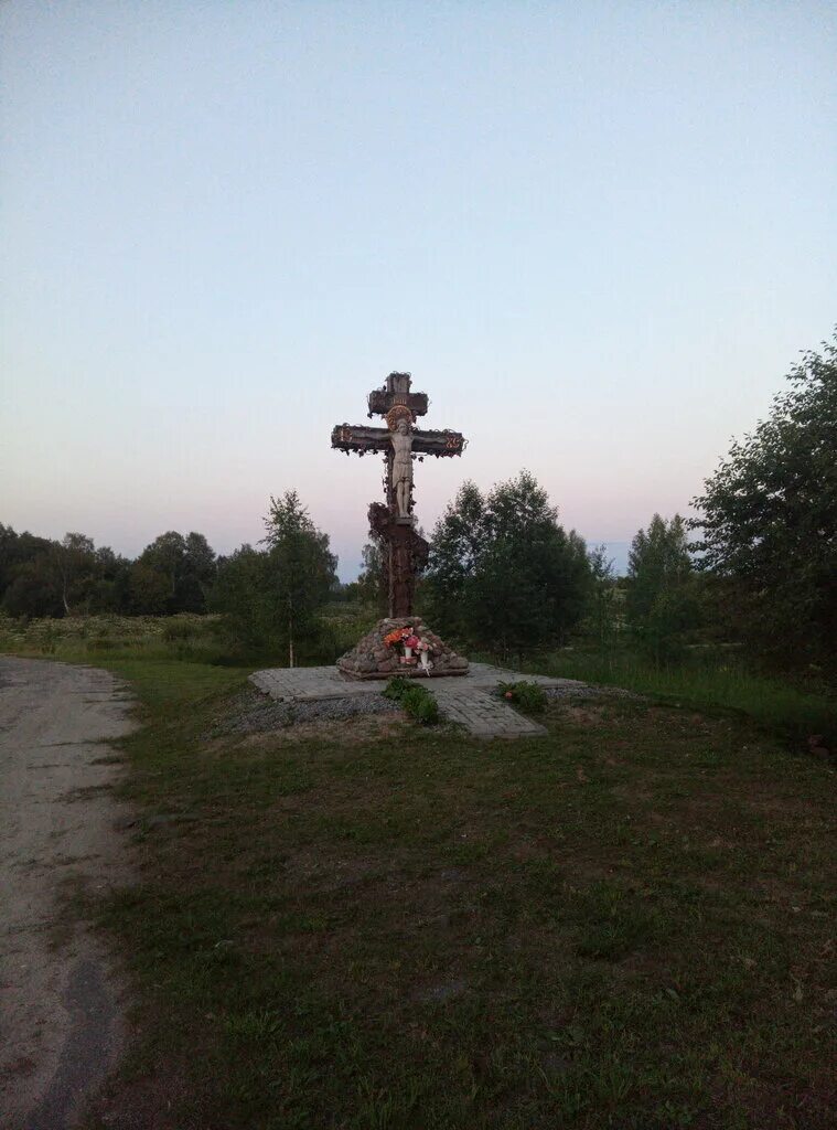 Крест черемисиново поклонный курская. Поклонный крест часовня нерехта. Поклонный крест сторожевое. Поклонный крест сторожевое. Поклонный крест сторожевое.