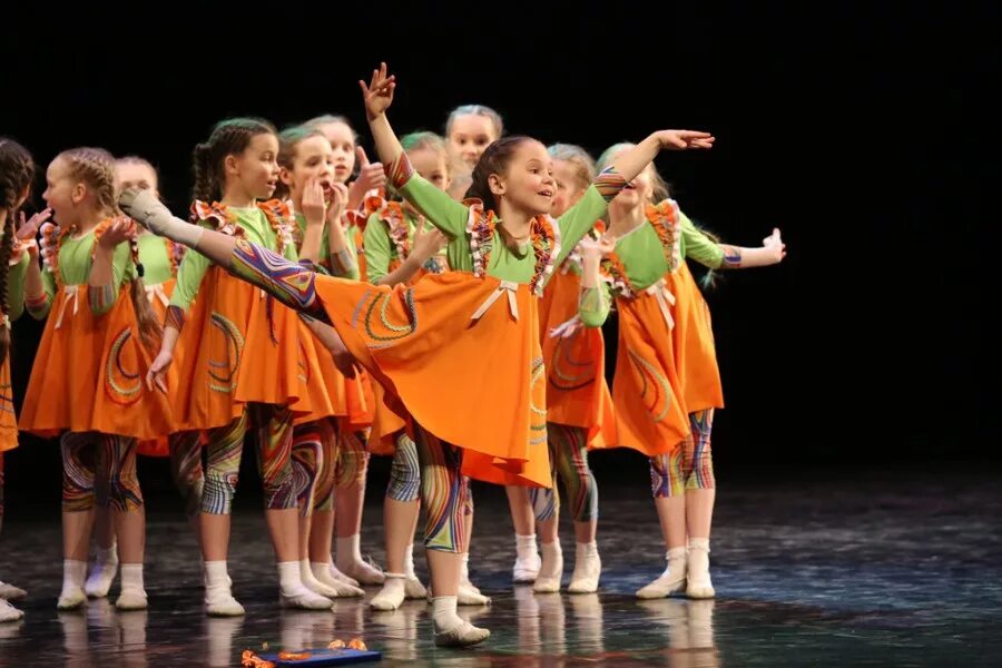 талант танцы. танцуют талант. мисс осени талант танец. танцуют талант. танцевальный коллектив звездная рапсодия.