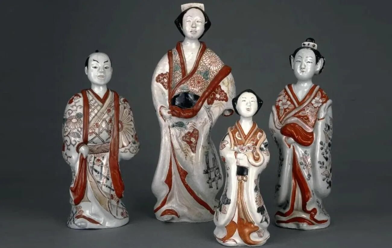 Аукционы японии дв. Японский фарфор. Традиционные искусства Японии фарфор 16 17 век. Аукционы Японии. Японская фарфоровая маска.