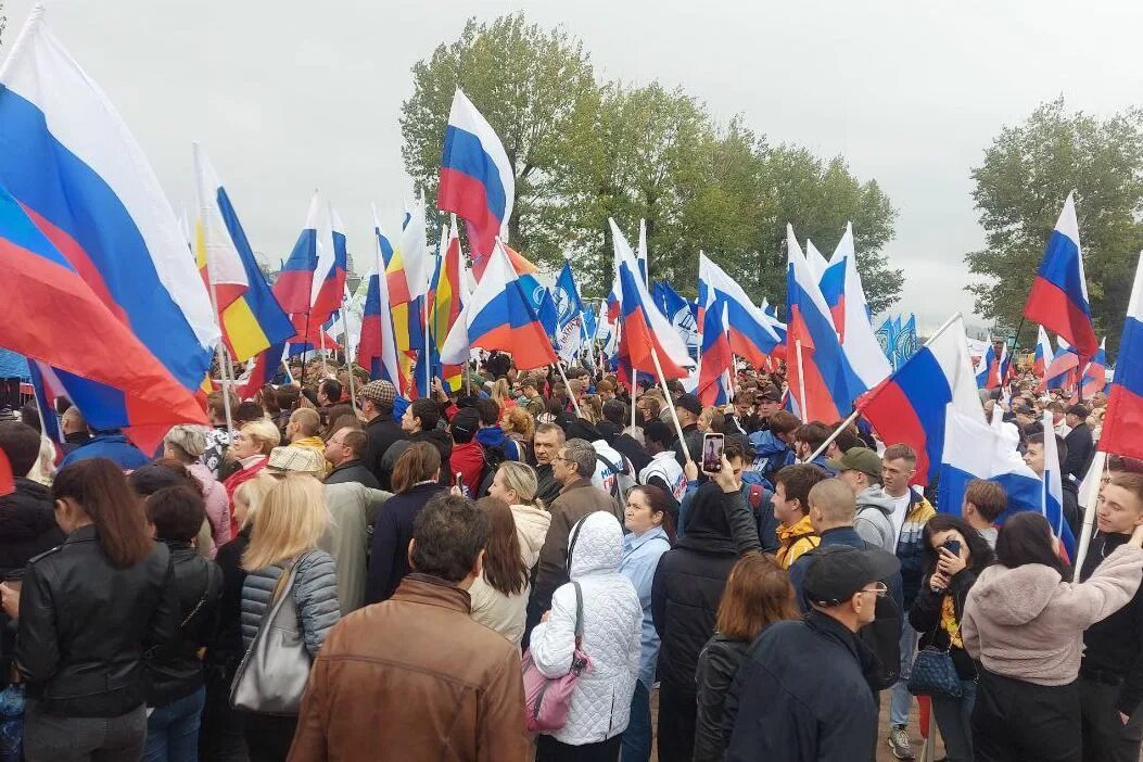 Митинг ростов сегодня. Что присоединиться к России. Ростов на Дону жители. Митинг в Ростове. Митинг концерт.