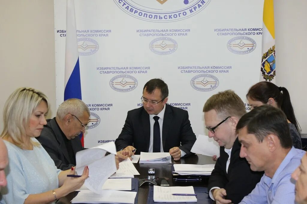 участковые избирательные комиссии ставропольского края. избирательная комиссия омской области. мухтарова ставрополь избирком. сайт центральной избирательной комиссии ставропольского края. участковая избирательная комиссия.