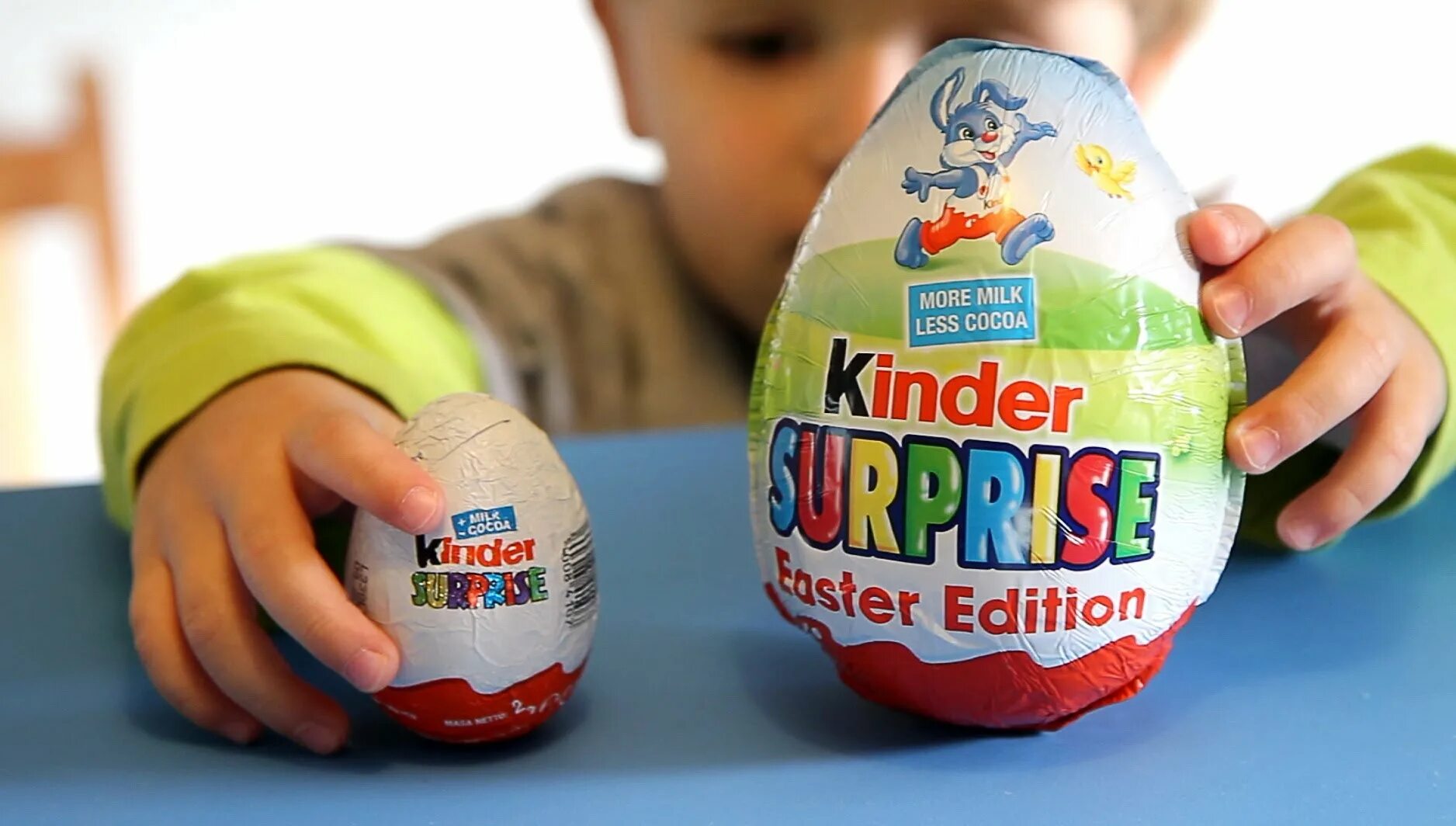 Киндер сюрприз. Kinder сюрприз. Яйцо Киндер сюрприз. Киндер сюрприз ребенок.