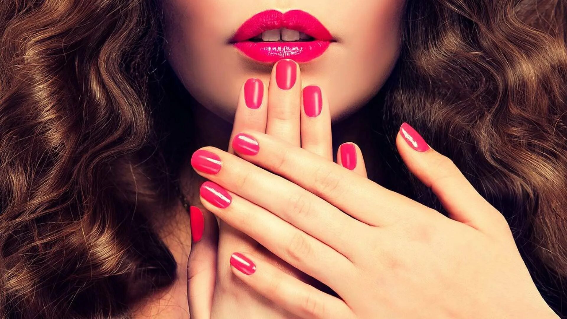 Цитаты про маникюр. Комплимент ногтям девушки. Девушка с маникюром. Цитаты про маникюр. Комплимент маникюру девушки.