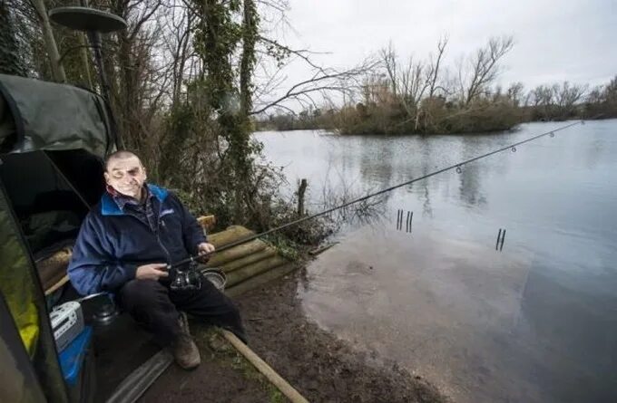 рыбаки в море. летом рыбаки разрушили. летом рыбаки разрушили. байкал. рыбак на реке.