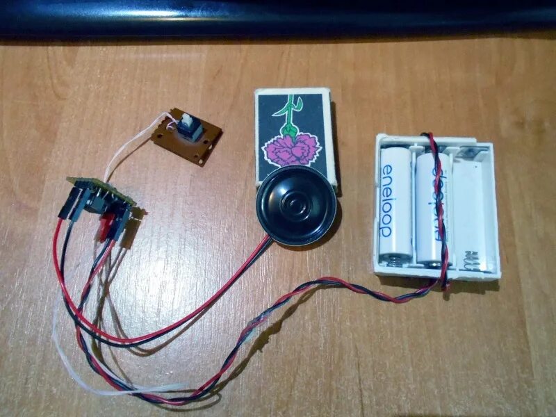 Звонок дверной проводной 220в схема подключения. Дверной звонок своими руками. Звонок дверной проводной 220в схема подключения. Схема электронный дверной звонок ne555. Дверной звонок на ne555 схема.