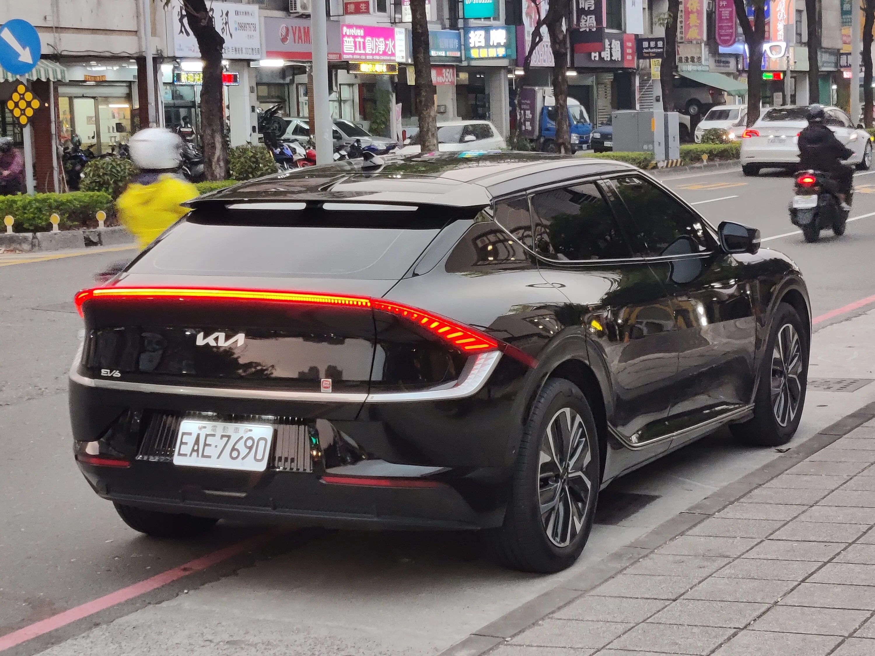 Дебютировавший Kia EV6 разгоняется до 100 км/ч за 3,5 секунды - новость от Автод