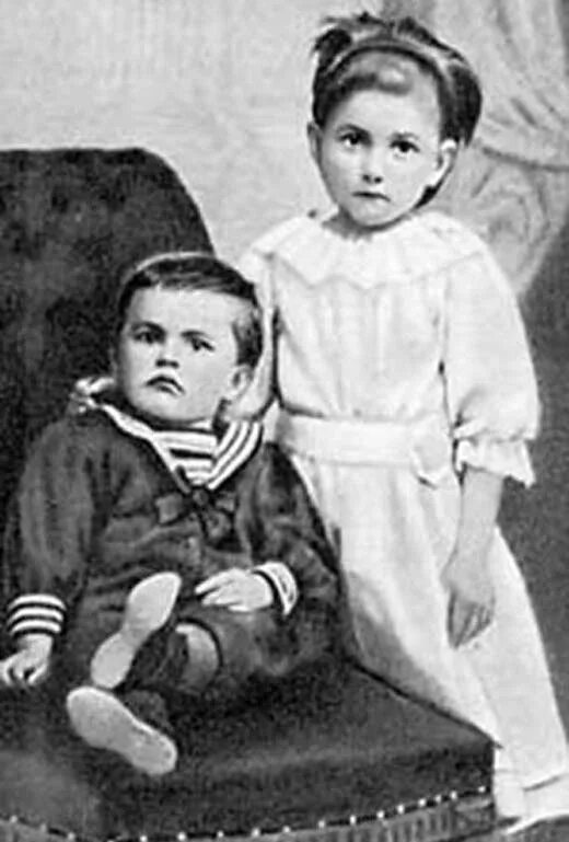 Ранние годы маяковского. Ранние годы маяковского. Ранние годы маяковского. 1896 г. Маяковский в детстве.