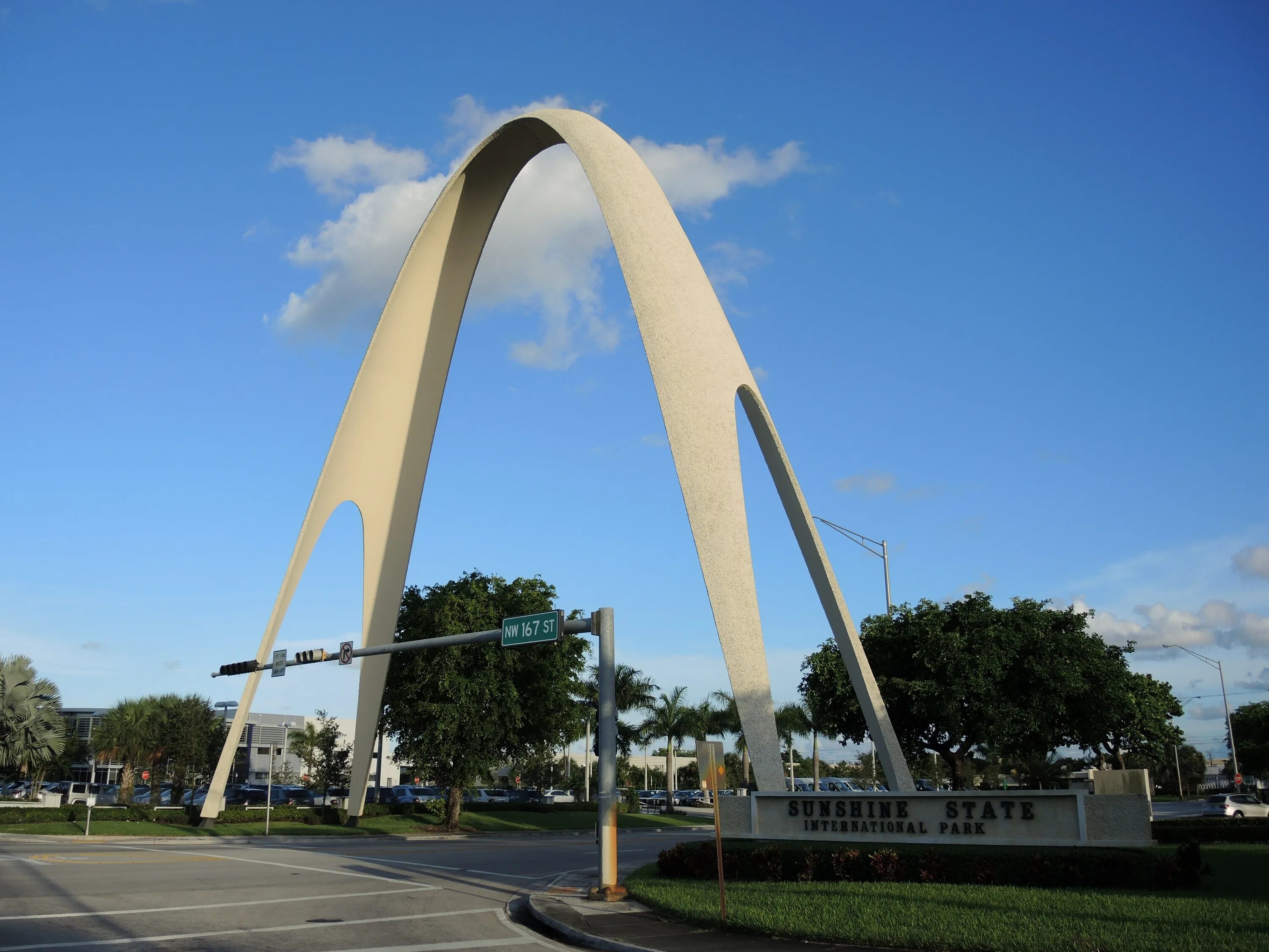 Солнечная арка. Майами Гарден. Miami Gardens Florida. Мемориальный университет Флориды. Саншайн Стейт.