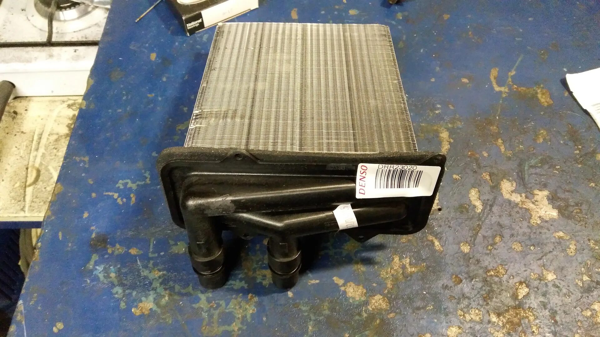 Автономный отопитель дизельный 12в в гараже с батареей. Радиаторы через печку. Отопление из радиатора автомобиля. Радиатор отопителя datsun on-do. 5 дизель.