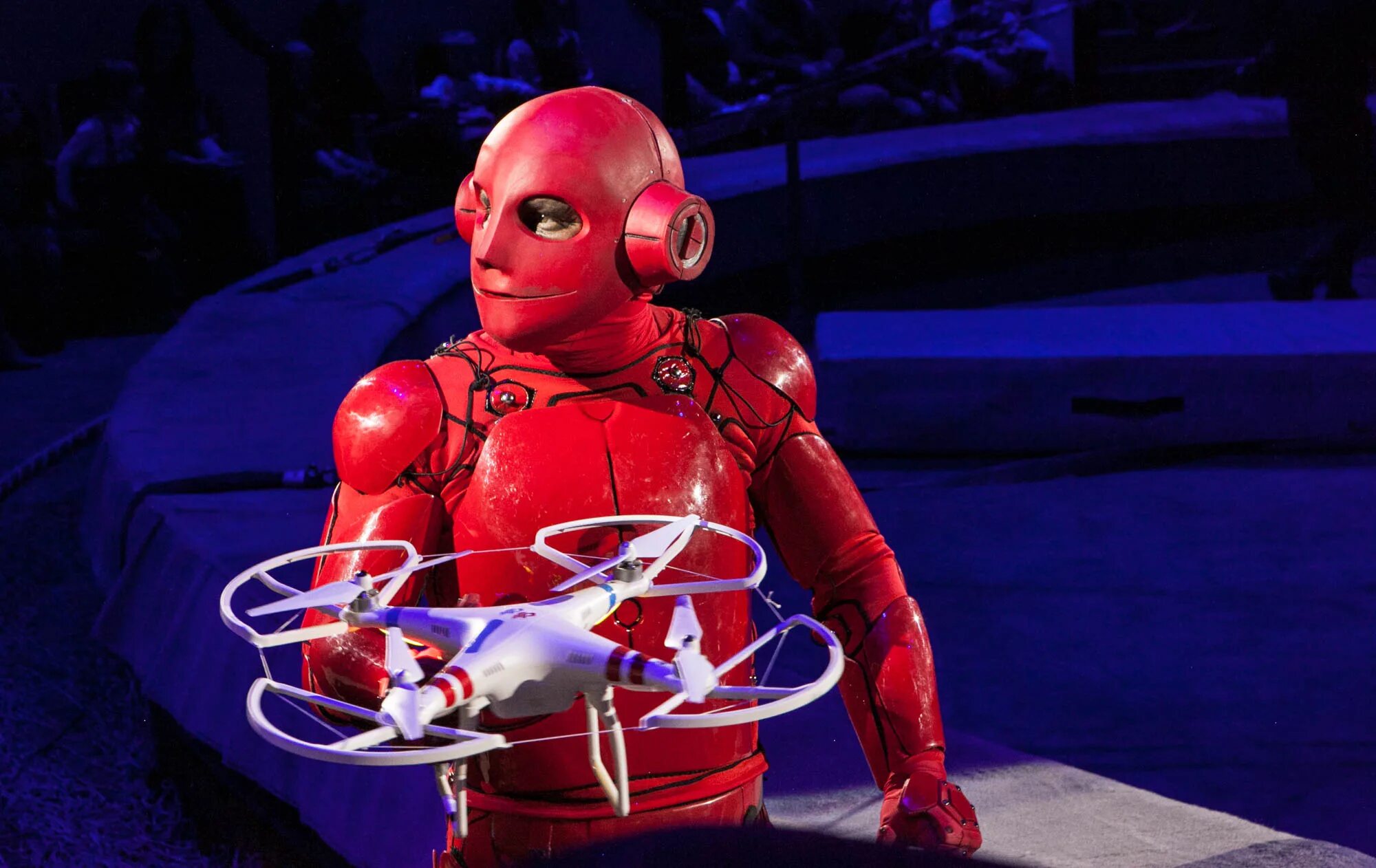 Шоу ка цирк дю солей. Робот циркач. Саратовский цирк с роботами wow. Фестиваль роботов. Ги лалиберте цирк дю солей.