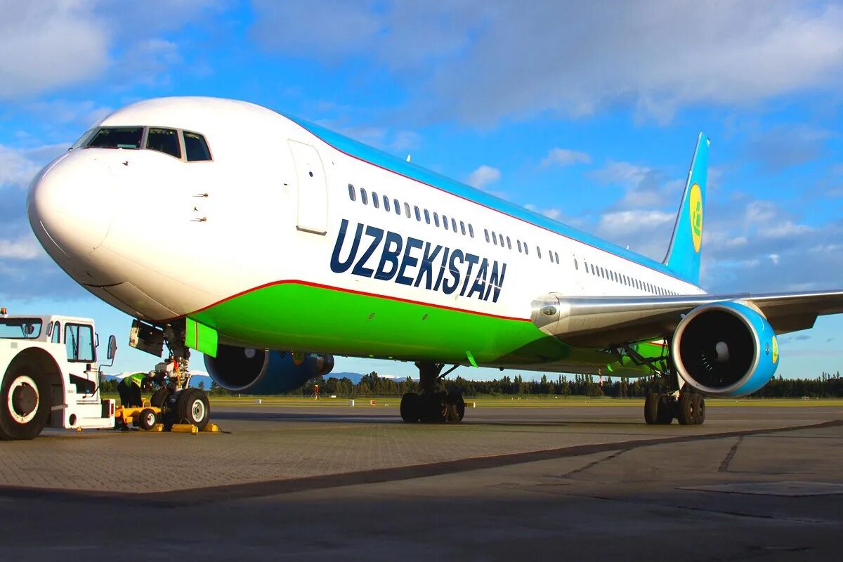 Уз аир. Узбекские авиалинии Uzbekistan Airways. Uzbekistan Airways Ташкент. Аэропорт Ташкент хаво йуллари. Boeing 767 узбекские авиалинии.