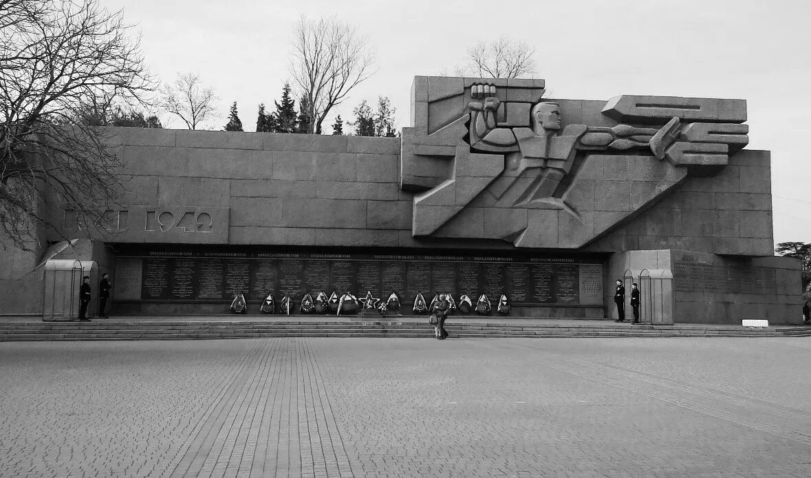 22 июня севастополь. Сад памяти севастополь 2022. Вечный огонь севастополь. 06 2024. 06 2024.