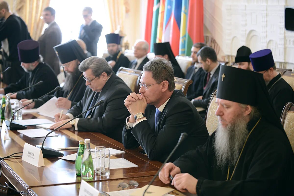 Зал в овцс. Взаимодействие религиозных объединений с военнослужащими. Церковные учреждения. Церковно-общественный совет. Религиозные объединения.