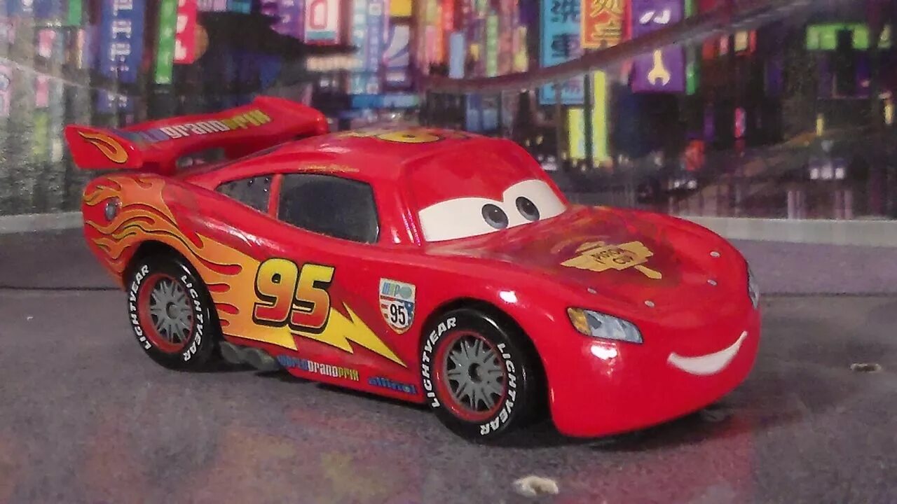 Сколько молния маквин. Cars 2 WGP Lightning MCQUEEN. Тачки 2 Маттел Маккуин. Электромобиль молния Маккуин. Cars 2 World Grand prix Lightning MCQUEEN.