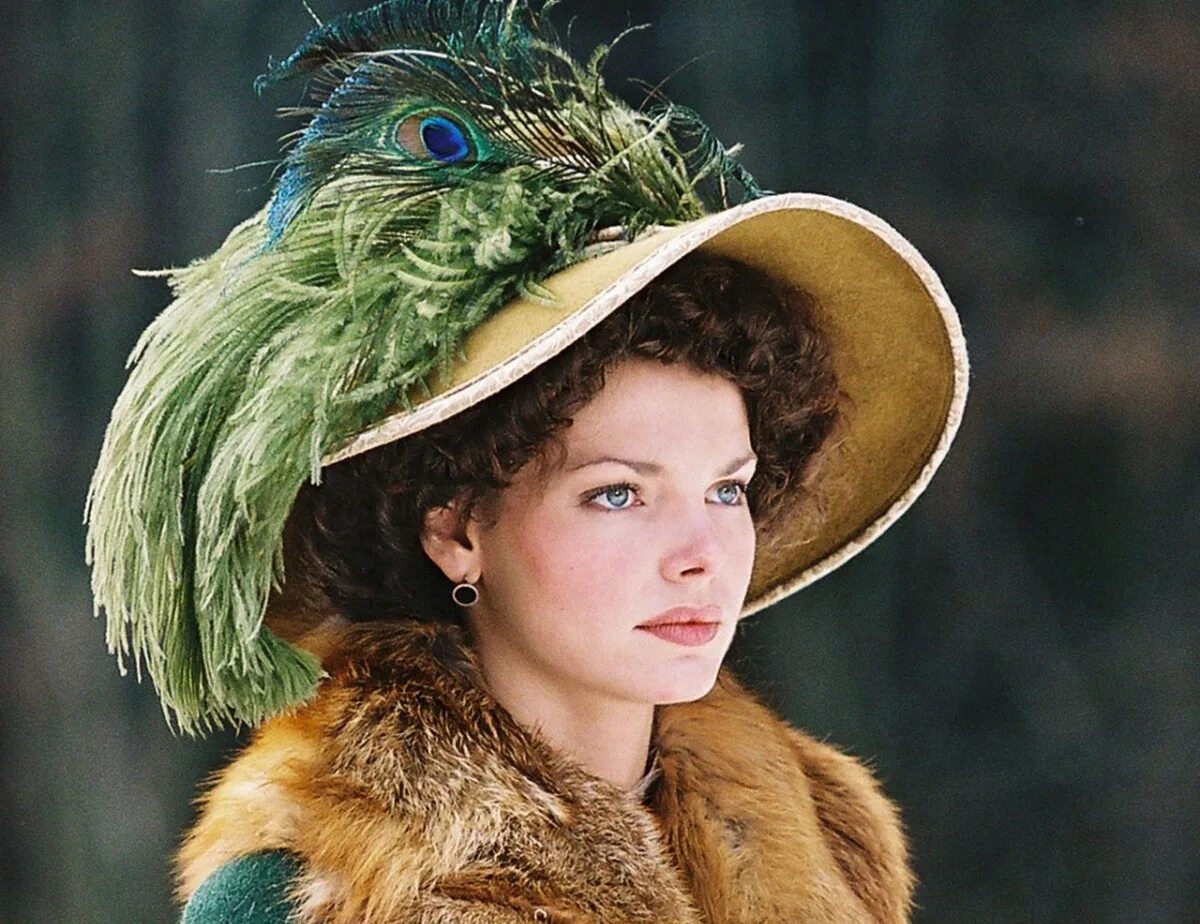 кирстен данст мария антуанетта. елизавета боярская анна каренина. головные уборы в фильмах. анаис соломенная шляпка. элиза дулитл одри хепберн.