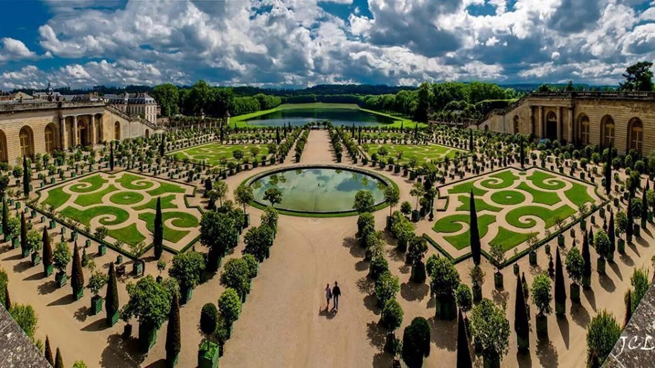 Chateau de versailles. Версальский парк в Версальском Дворце. Версаль дворцово-парковый ансамбль во Франции. Андре Ленотр Версаль. Парковый ансамбль Версаля во Франции.