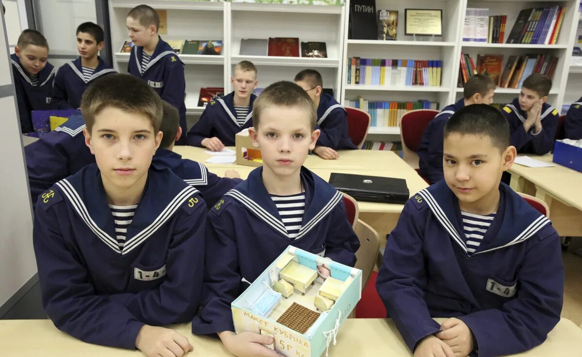 Филиалы в мурманске. Нахимовское училище мурманск. нахимовцы мурманск. филиал нвму в г мурманске. филиал мурманского нахимовского училища.