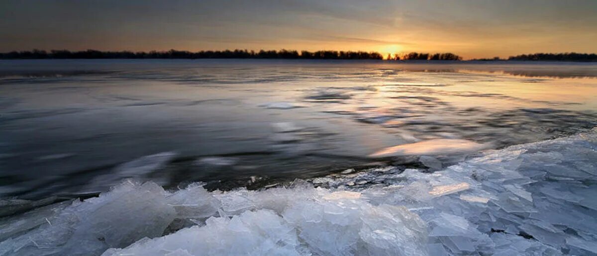 Ледостав что это такое. Озеро Байкал ледостав. Ранний ледостав. Ледостав на реке. Река покрытая льдом.