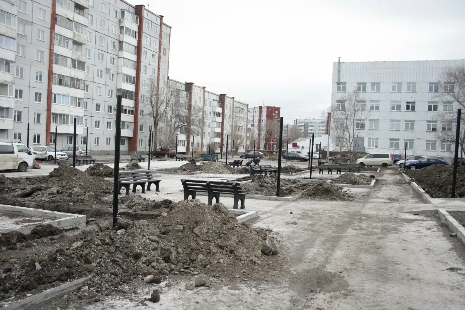 сквер саяногорск. каменный сквер саяногорск. саяногорск в 2000 году. саяногорск сквер саянский камень. старый саяногорск.