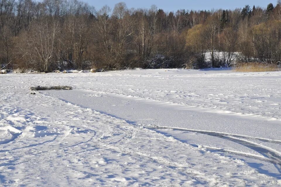 Иваньковское водохранилище зимой. Озеро Иваньковское Рязанская область зимой. Михайловское водохранилище зимой лёд. Толщина льда на Иваньковском водохранилище сейчас. Иваньковский водоем