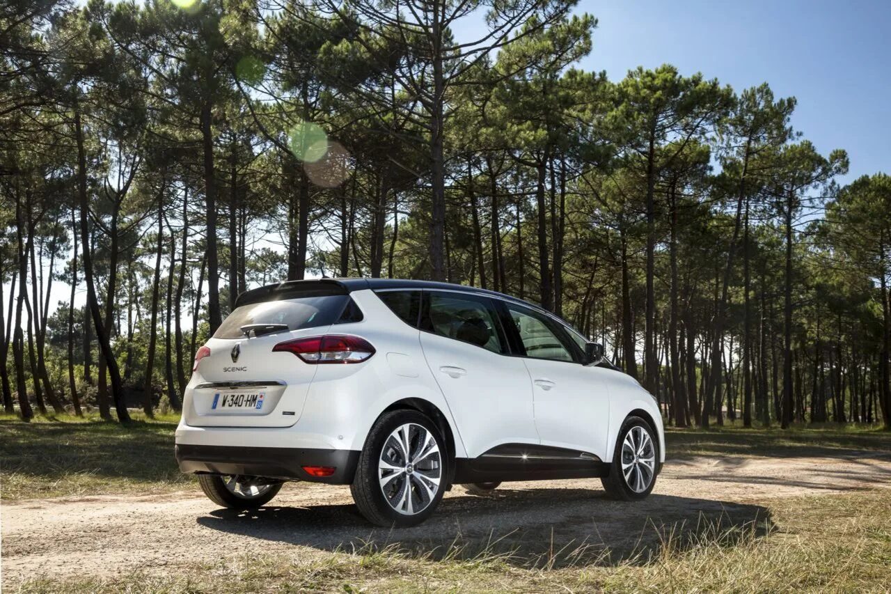 Рено гибрид. Renault Scenic 4. Renault Scenic 4 белый. Рено Сценик 4 2018.