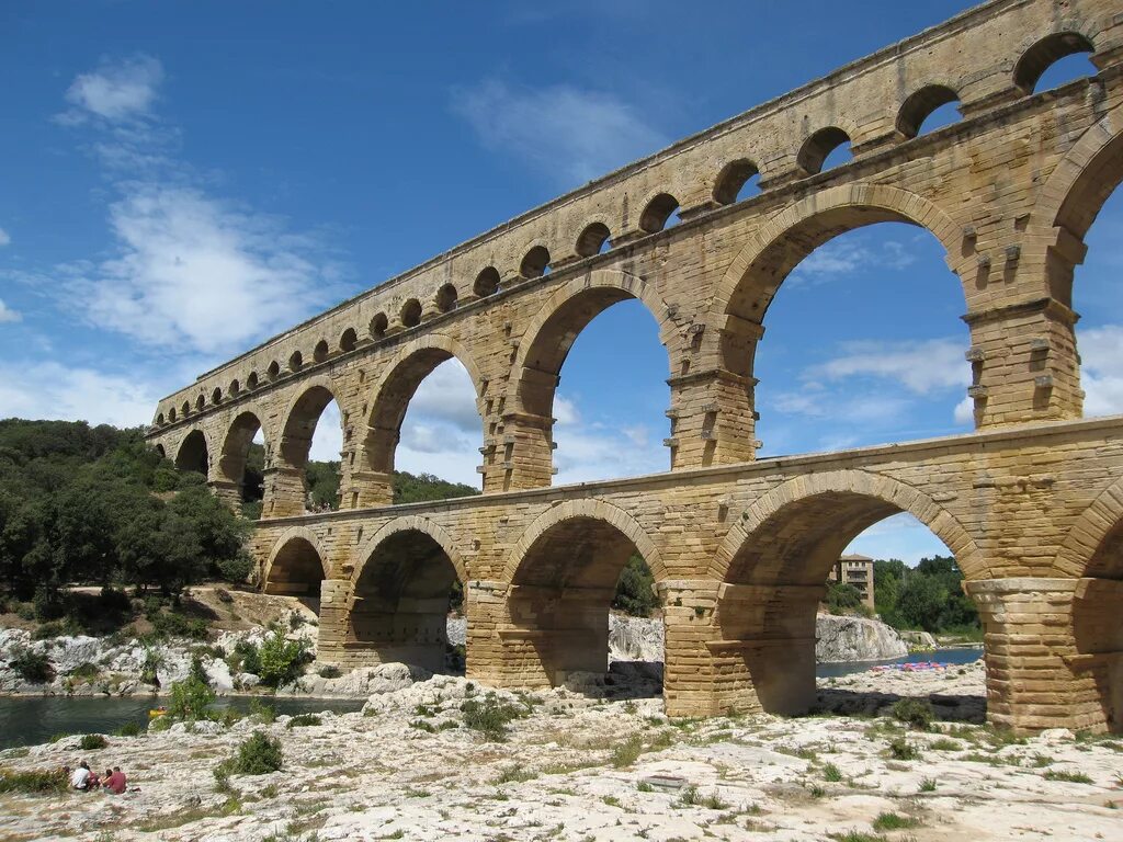 Виадук древний Рим. Акведуки в древнем Риме. Акведук Пон-дю-гар древний Рим. Акведук Тунис.