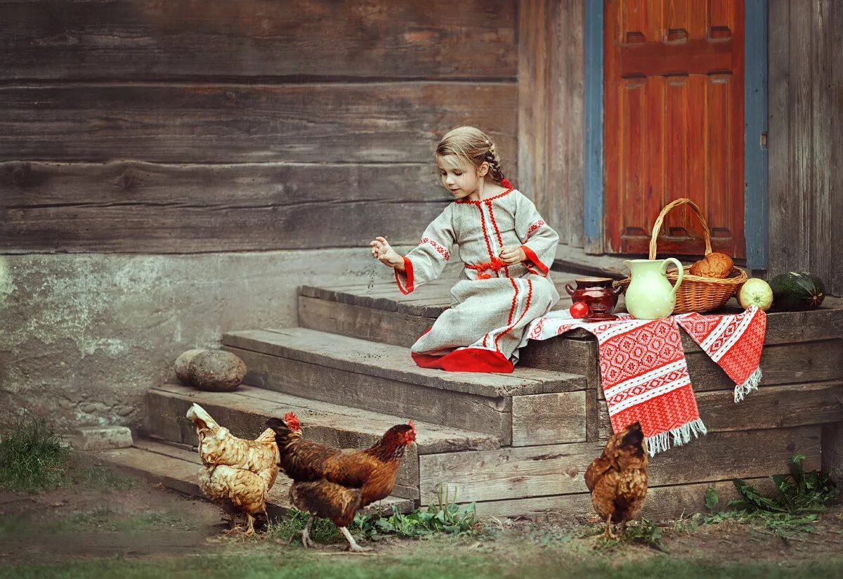 Девочка жили в деревне. Фотосессия в деревенском стиле. Фотосессия в русском стиле летом. Детская фотосессия в деревне. Фотосессия в стиле русской деревни.