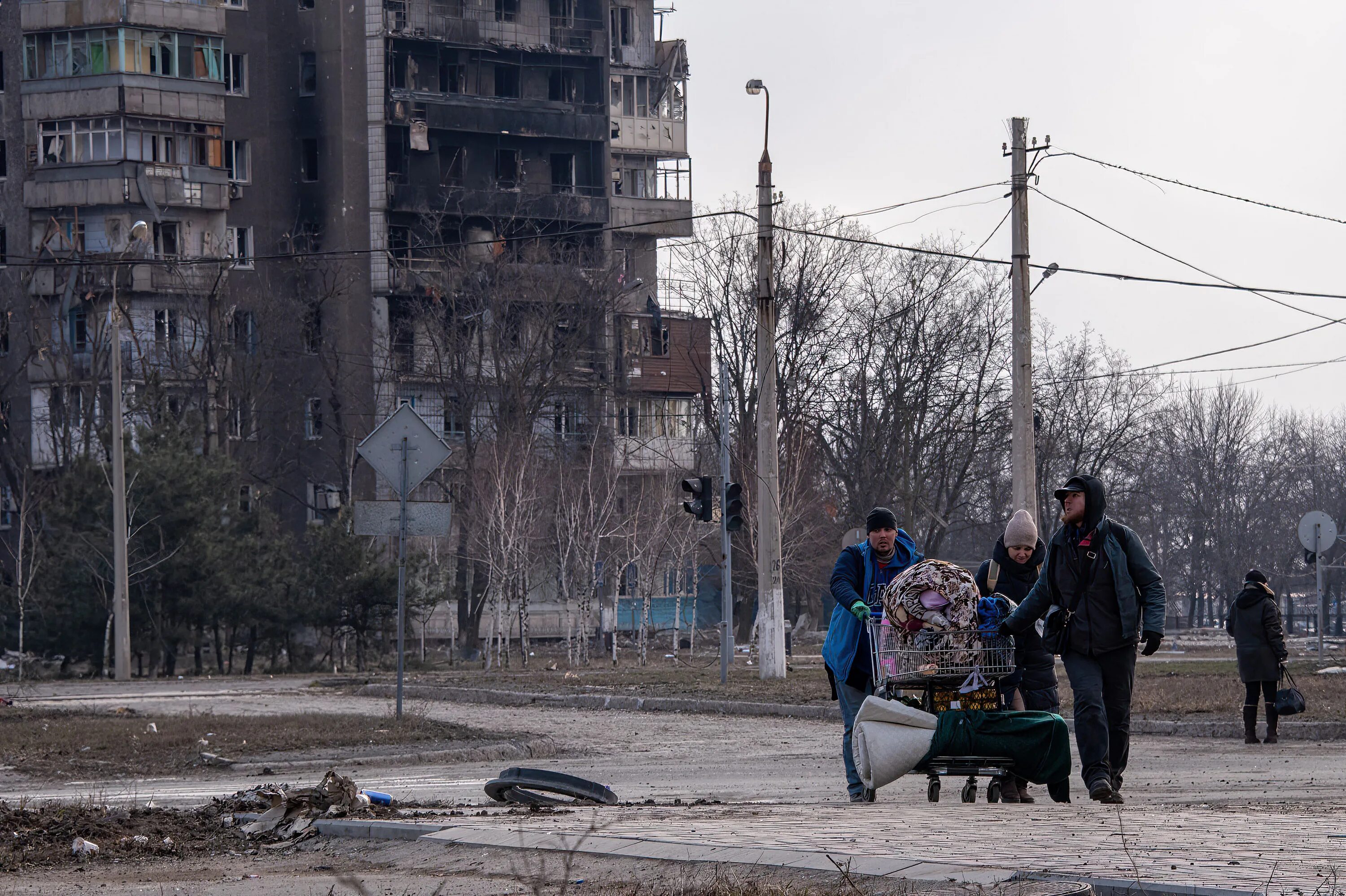 Обстреливают мирные города. Мариуполь беженцы. мариуполь мирные жители. освобожденные жители мариуполя. мариуполь март 2025.