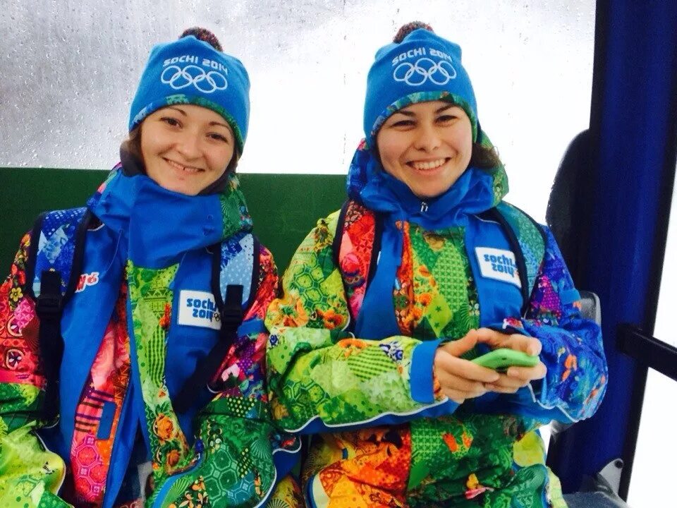 волонтеры на олимпийских играх в сочи 2014. паралимпиада в сочи 2014. форма волонтеров сочи 2014. волонтеры 2014. волонтеры 2014.