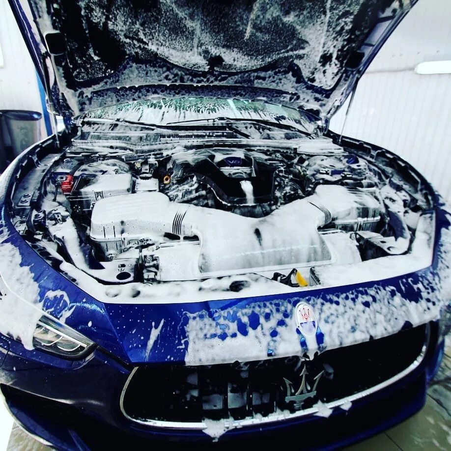 мойка моторного отсека. мойка двигателя автомобиля. мойка моторного отсека. можно ли мыть двигатель на мойке. помыть двигатель автомобиля.