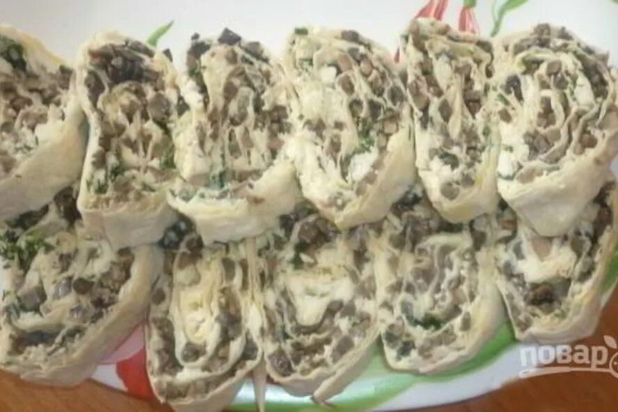 Рулеты из лаваша с разными начинками. Рулет из лаваша с грибами и сыром. Рулет из лаваша с сардиной и яйцом. Лаваш с шампиньонами. Рулет из лаваша с сыром и зеленью.
