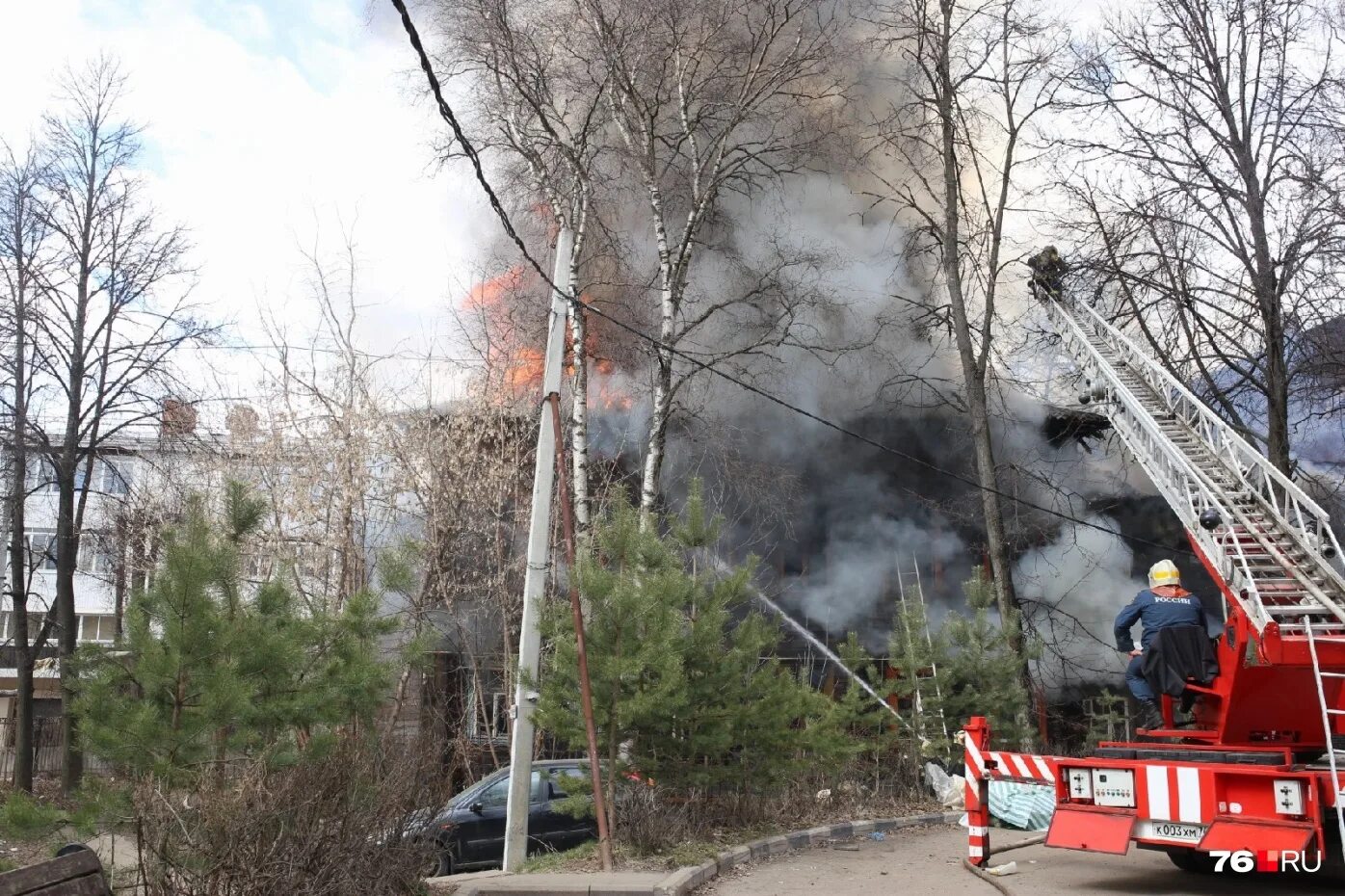 Что горит в ярославле. Тц лотос ярославль. Что горит в ярославле. Пожар. Тц лотос ярославль гагарина пожар.