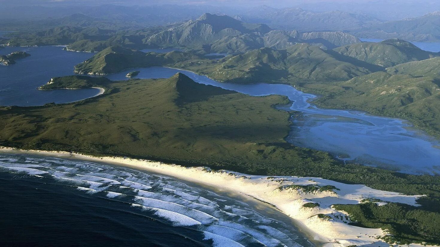 Остров Тасмания Австралия. Материковые острова Тасмания. Остров Тасмания материк. Австралия Континент остров Тасмания.