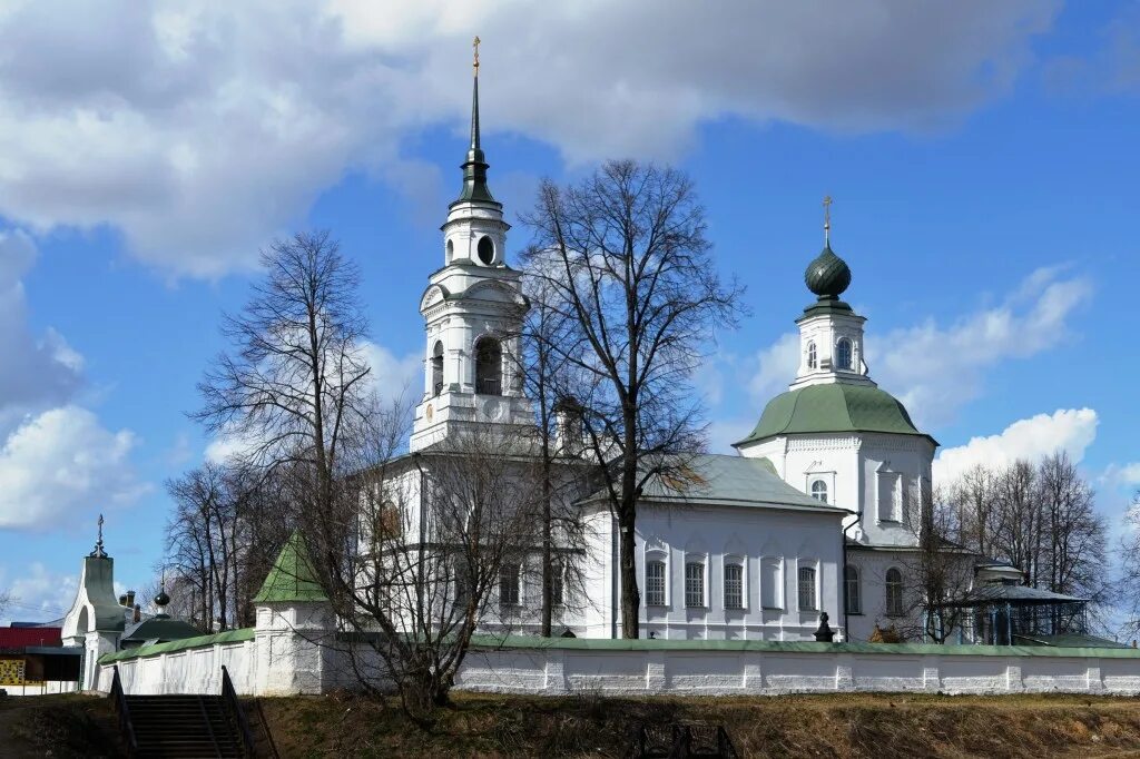 Храм спаса на запрудне кострома фото вид сверху. Отец степанов кострома. Храм на запрудне в костроме расписание. Храм на запрудне пасха. Троица в сергиевом посаде.
