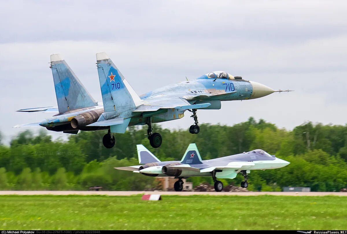 Истребитель пятого поколения (fgfa) индия. Т-50 самолёт. Первый полет т50. Су-57 055. Су-27 первый прототип.