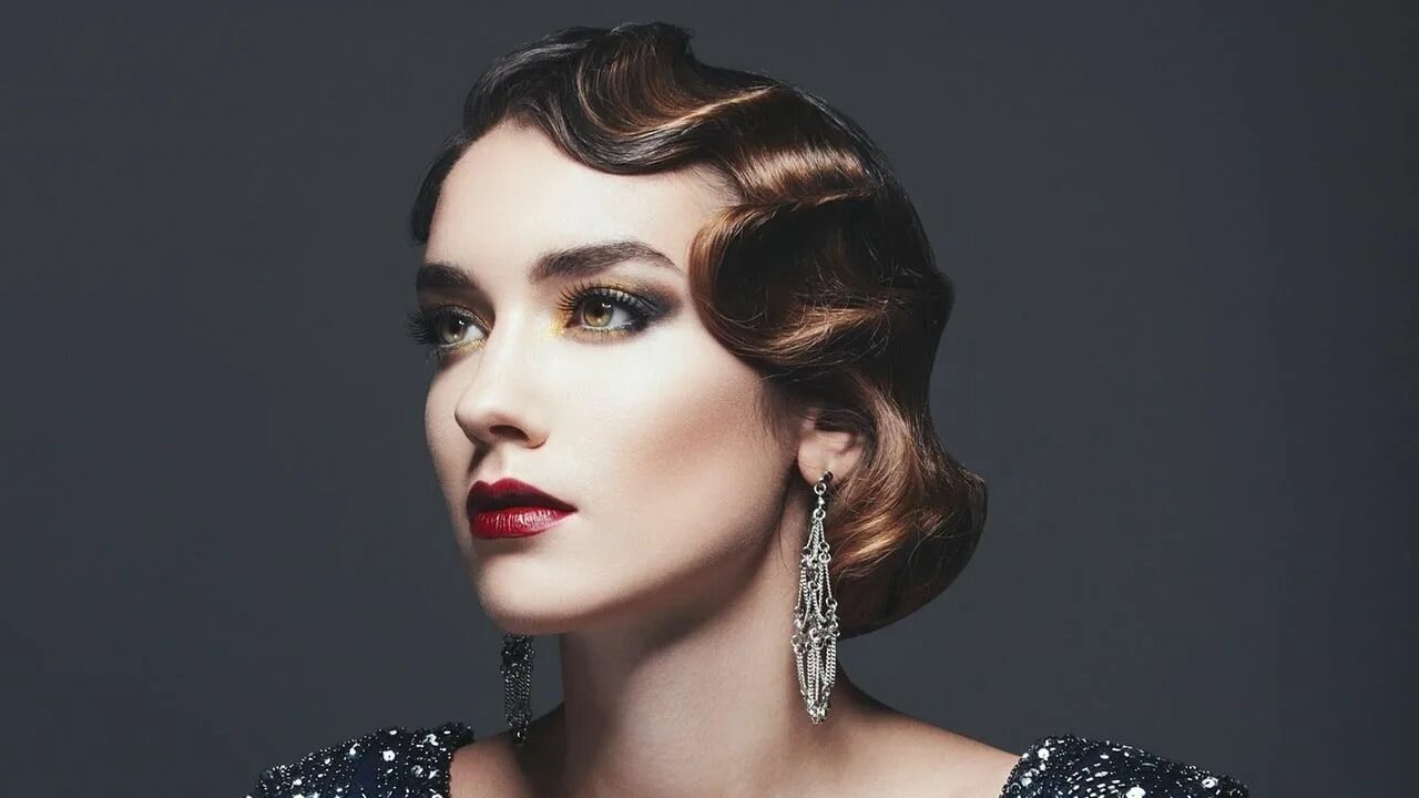 Прически 20х в стиле гэтсби. Модная прическа 20 20. Прическа в стиле 20-х. Модная прическа 20 20. Короткие волосы 20е годы 20 века.