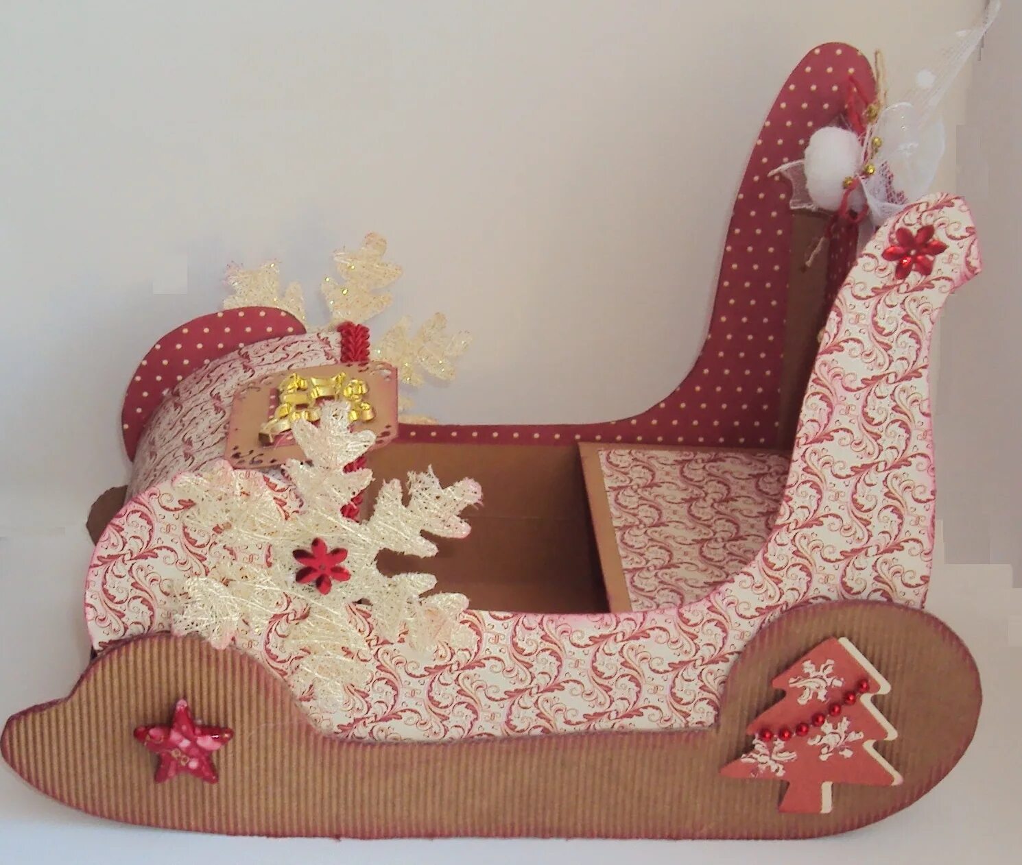 сани деда мороза из картона. большие сани из картона своими руками. поделка сани деда мороза из картона. поделка новогодние сани. дед мороз на санках.